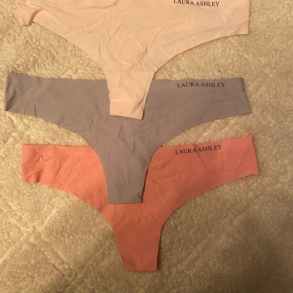 Large Laura Ashley Thongs - Picture 2 of 2